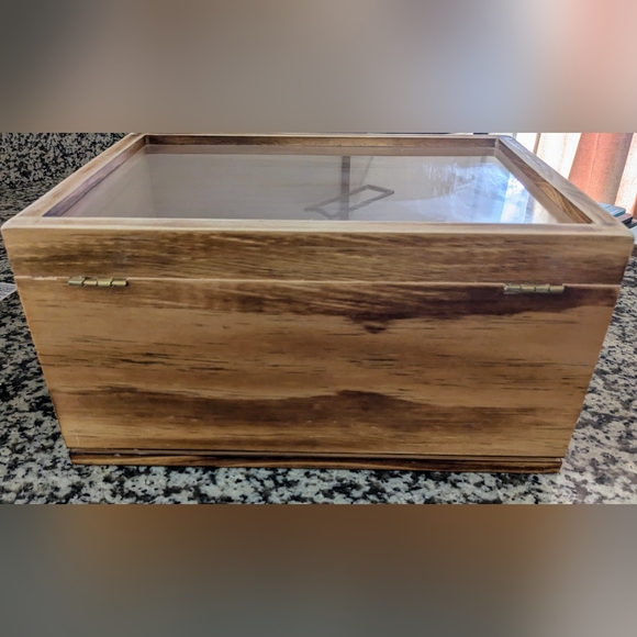 Large 2 Compartment Jewelry Box or Collectible Case. - Picture 9 of 11